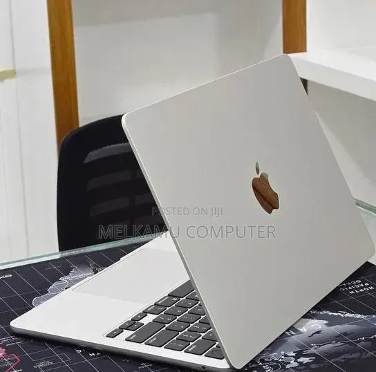 New Laptop Apple MacBook Air 2022 M2 8GB Apple M2 SSD 256GB