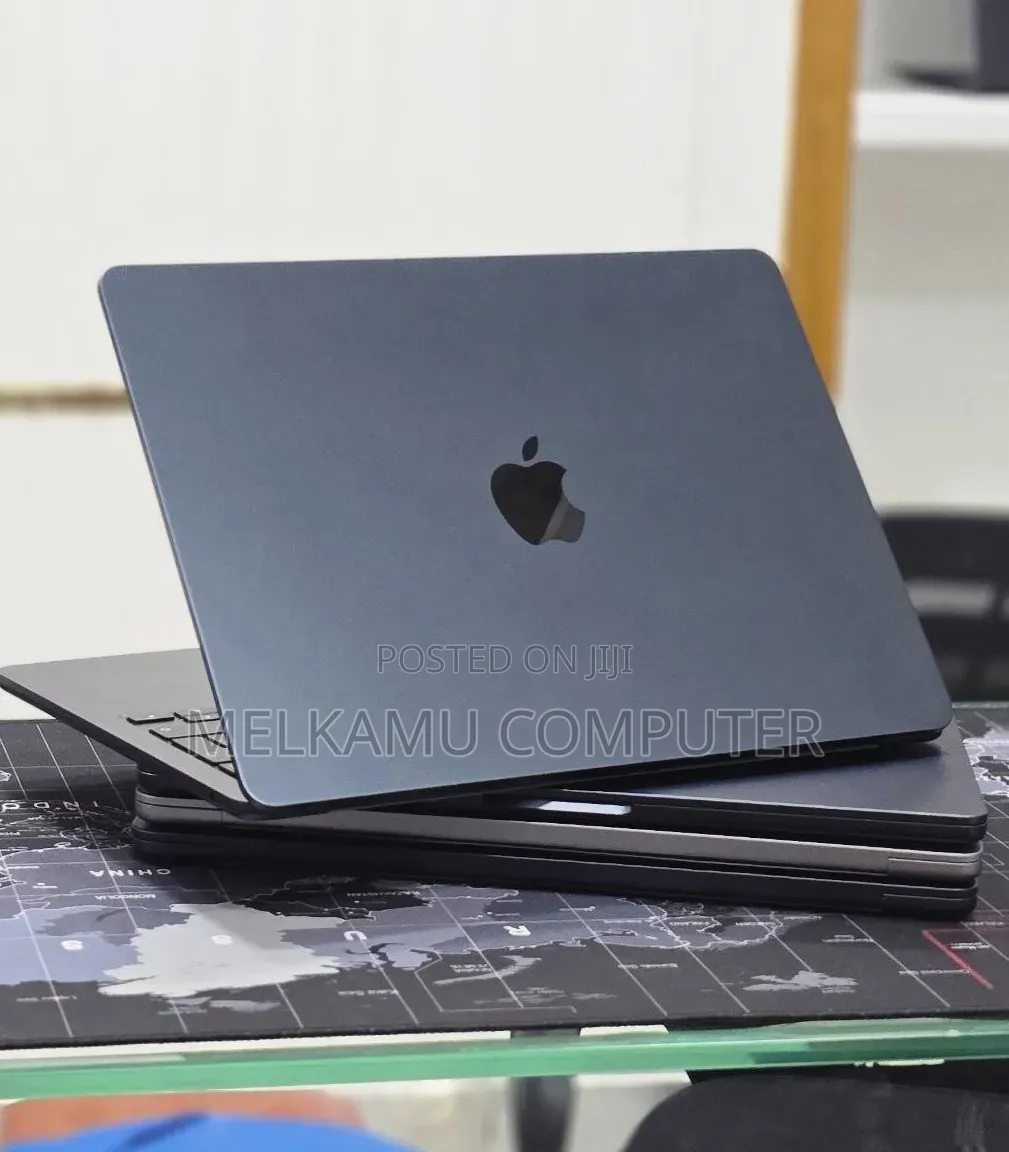 New Laptop Apple MacBook Air 2025 M4 16GB Apple M4 SSD 256GB
