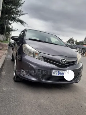 Toyota Yaris 2012 Gray