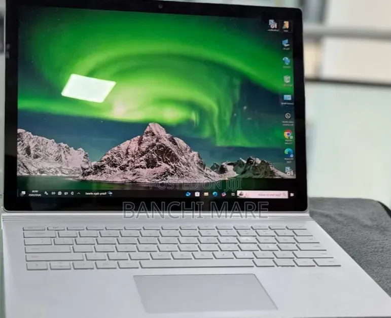 New Laptop Microsoft Surface 8GB Intel Core i5 SSD 256GB