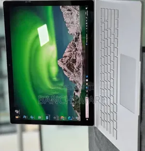 New Laptop Microsoft Surface 8GB Intel Core i5 SSD 256GB