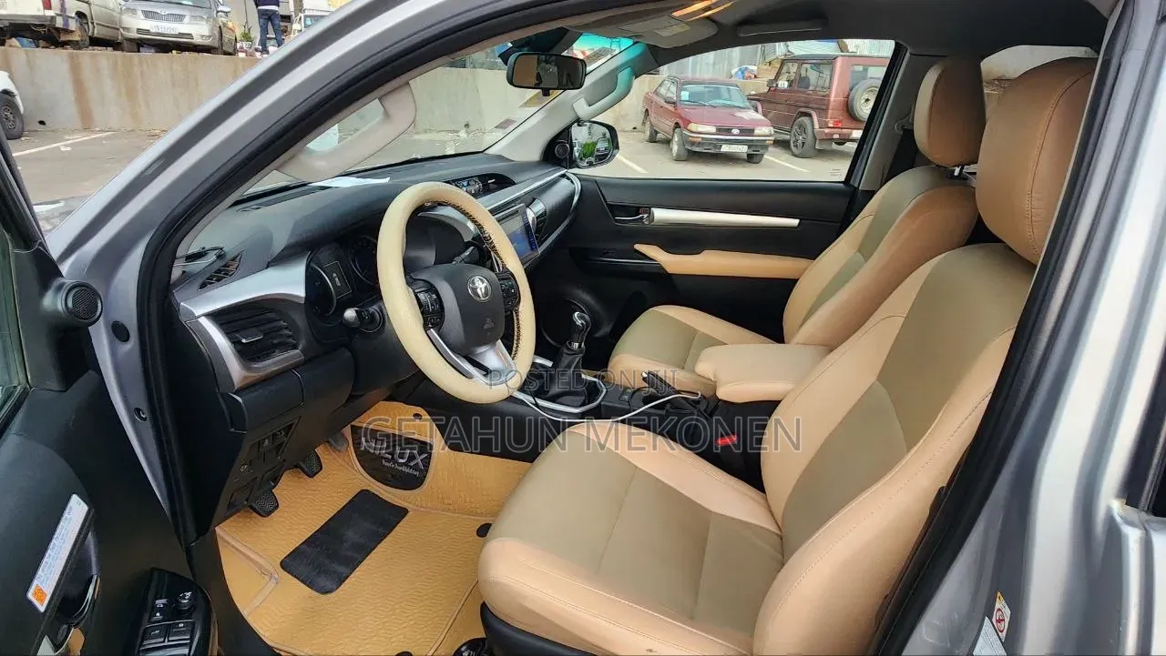 Toyota Hilux 2020 Silver