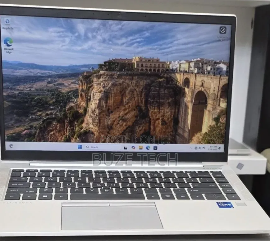 New Laptop HP EliteBook 840 G10 16GB Intel Core i7 SSD 512GB