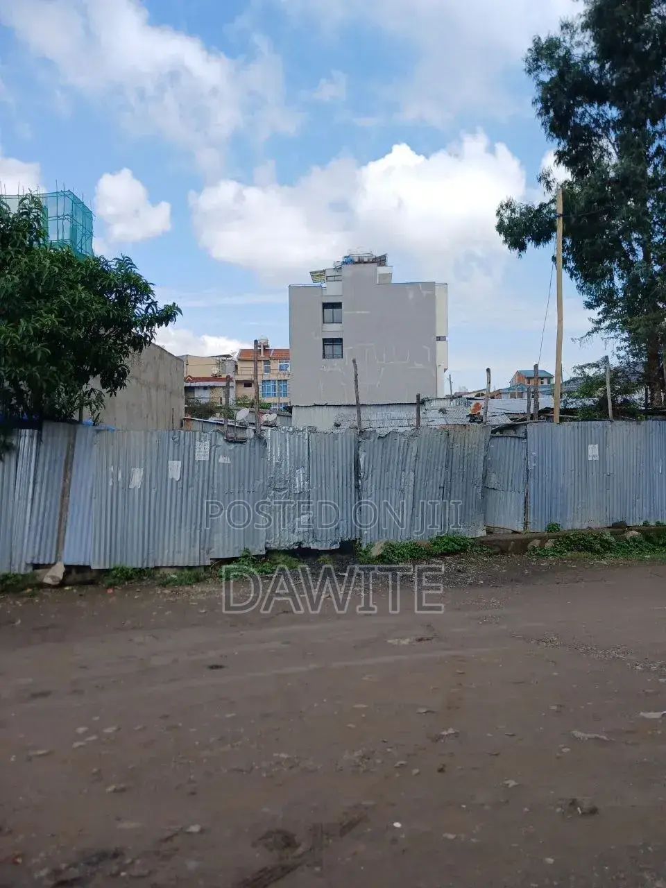 አስቸኳይ የመሸጥ መሬት
