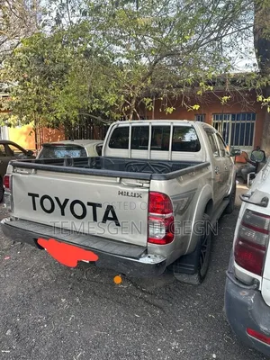 Toyota Hilux 2014 Gold