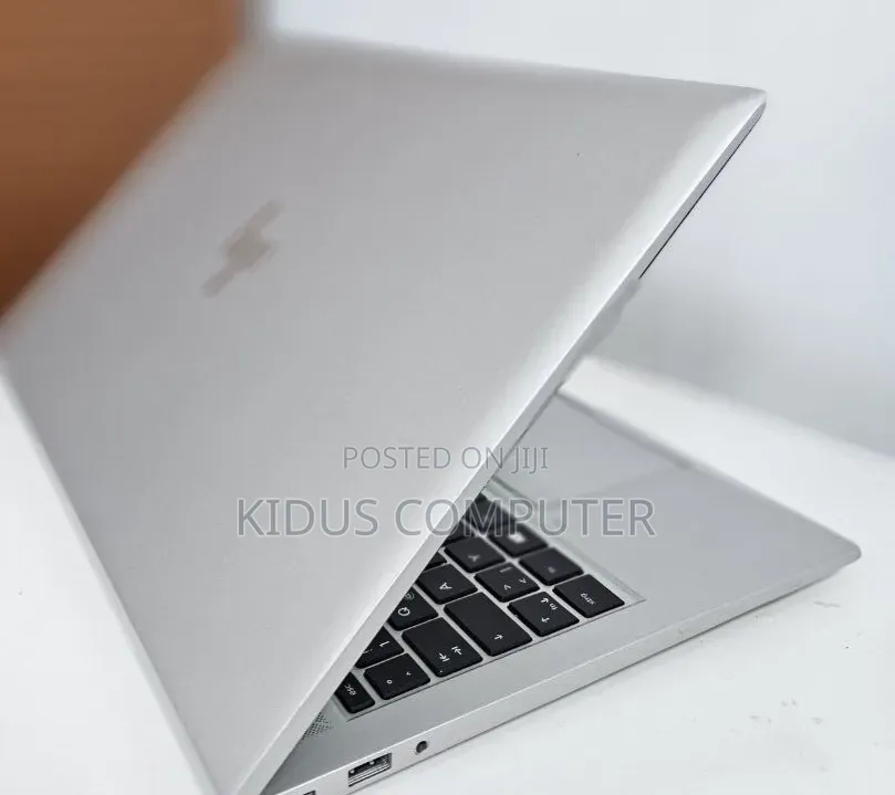 New Laptop HP EliteBook 830 G8 16GB Intel Core i7 SSD 512GB
