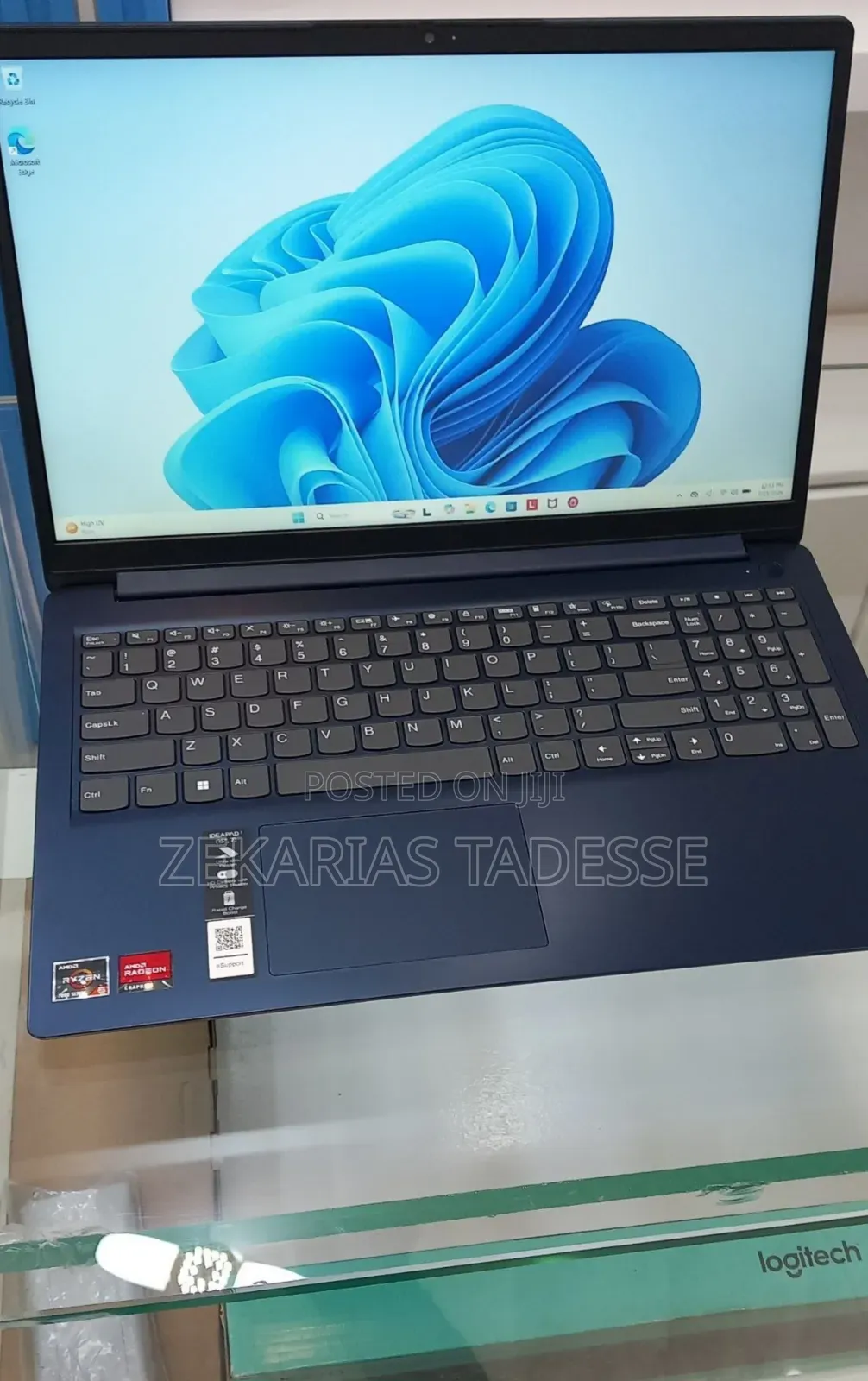 New Laptop Lenovo IdeaPad 1 8GB AMD Ryzen 5 SSD 256GB