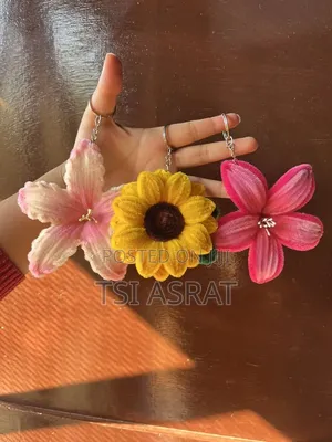 Beautiful Flower Keychain From ENKUSERA