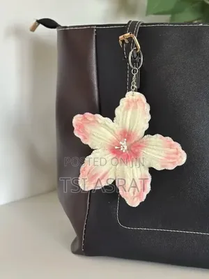 Beautiful Flower Keychain From ENKUSERA
