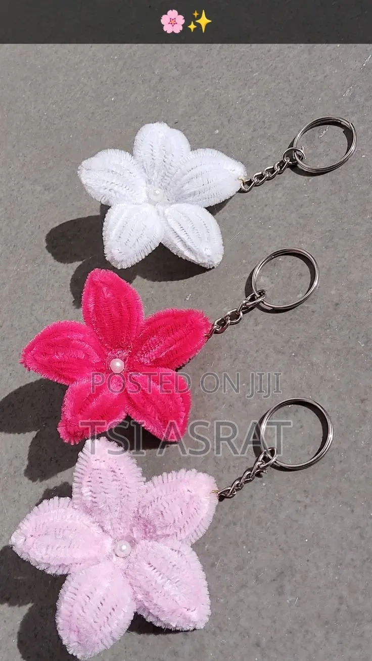 Beautiful Flower Keychain From ENKUSERA