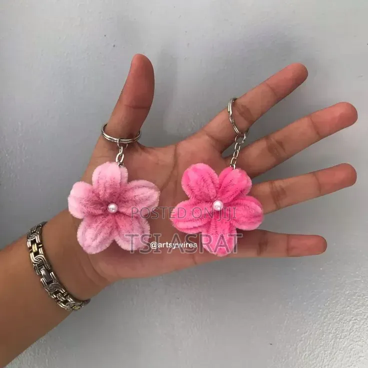 Beautiful Flower Keychain From ENKUSERA