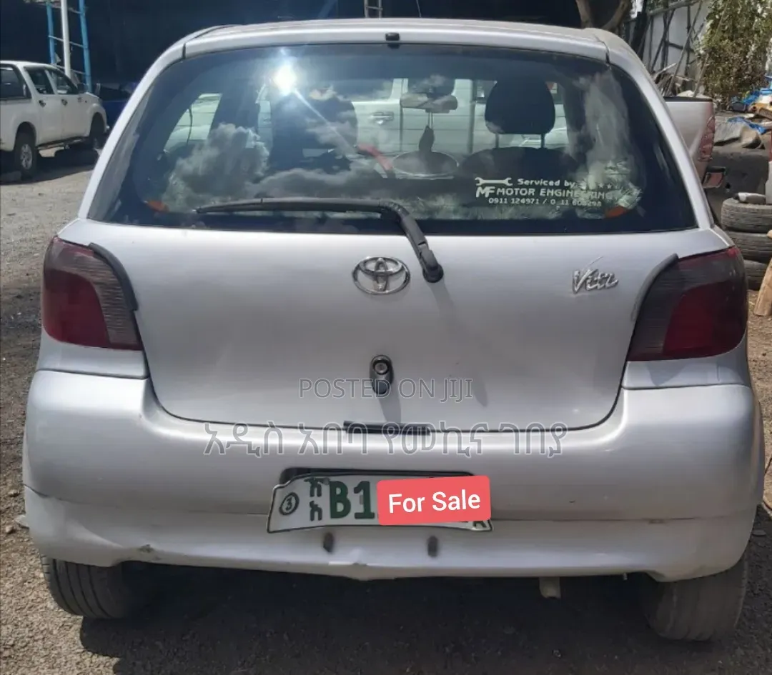 Toyota Vitz 2001 Silver
