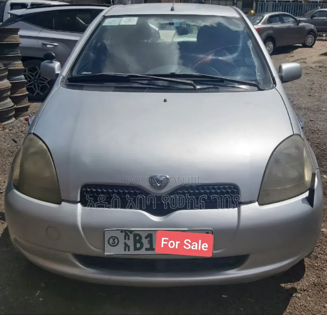 Toyota Vitz 2001 Silver