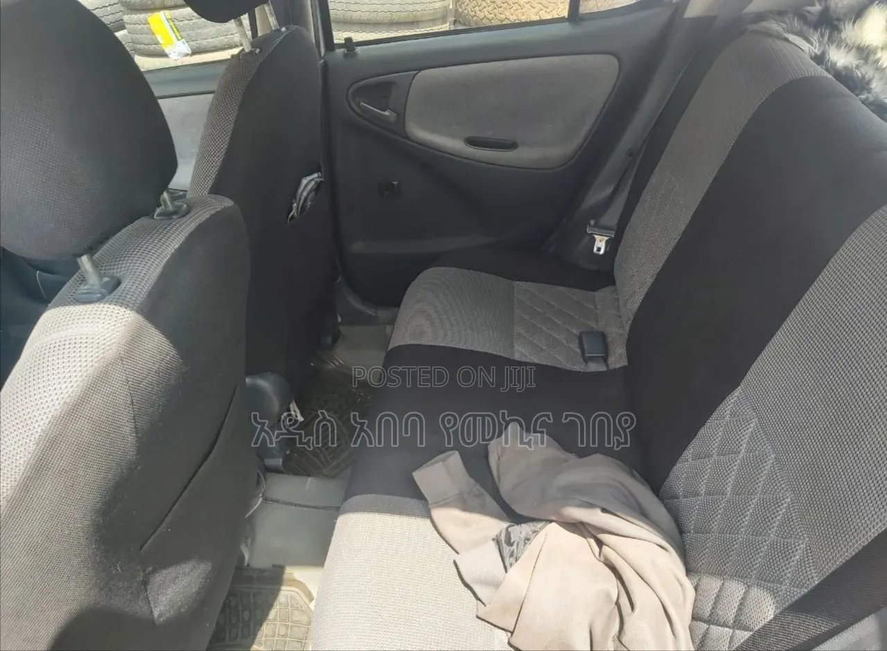 Toyota Vitz 2001 Silver