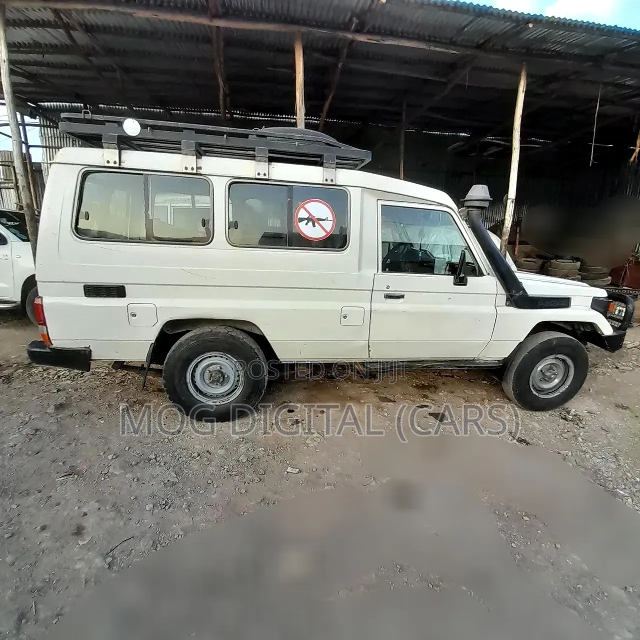 Toyota Land Cruiser 2004 White