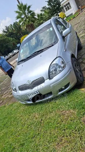Toyota Vitz 1.0 FWD 3dr 2005 Gray