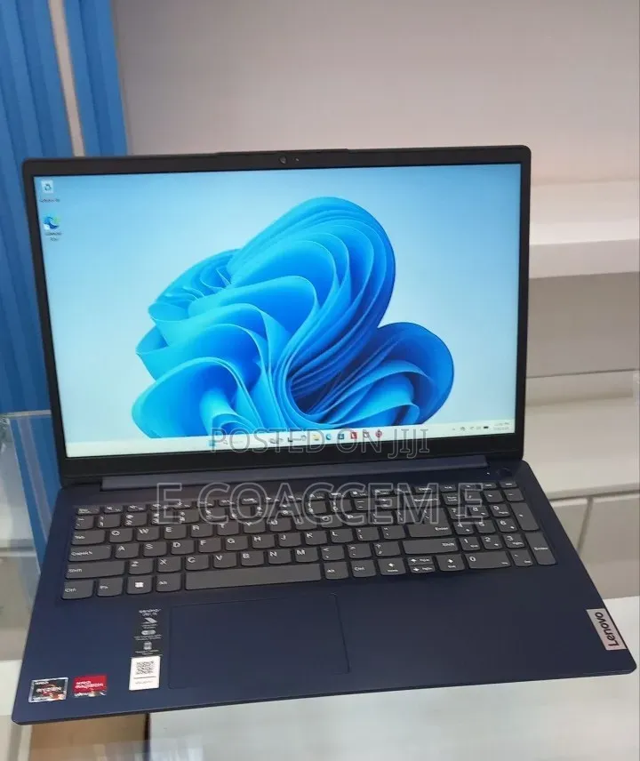 New Laptop Lenovo 8GB AMD Ryzen 5 SSD 256GB