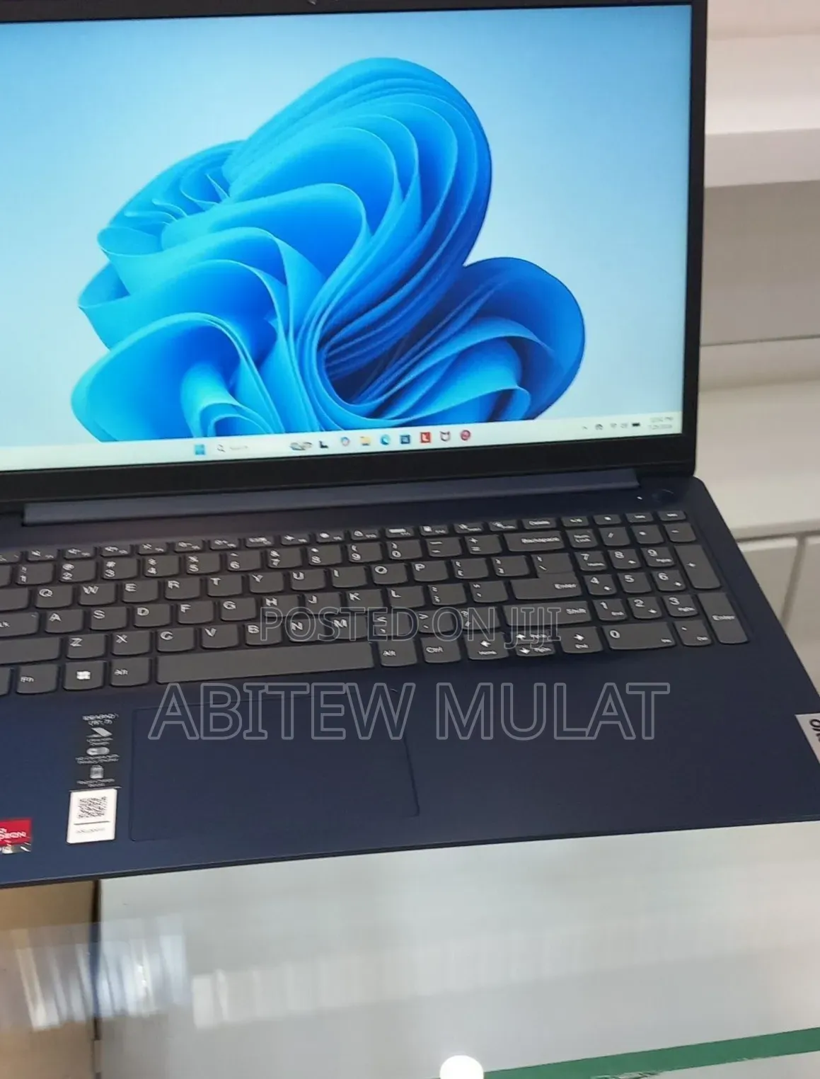 New Laptop Lenovo IdeaPad 1 8GB AMD Ryzen 5 SSD 256GB