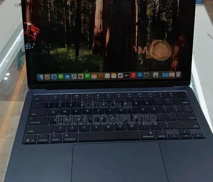 New Laptop Apple MacBook Air 2025 M4 16GB Apple M4 SSD 256GB