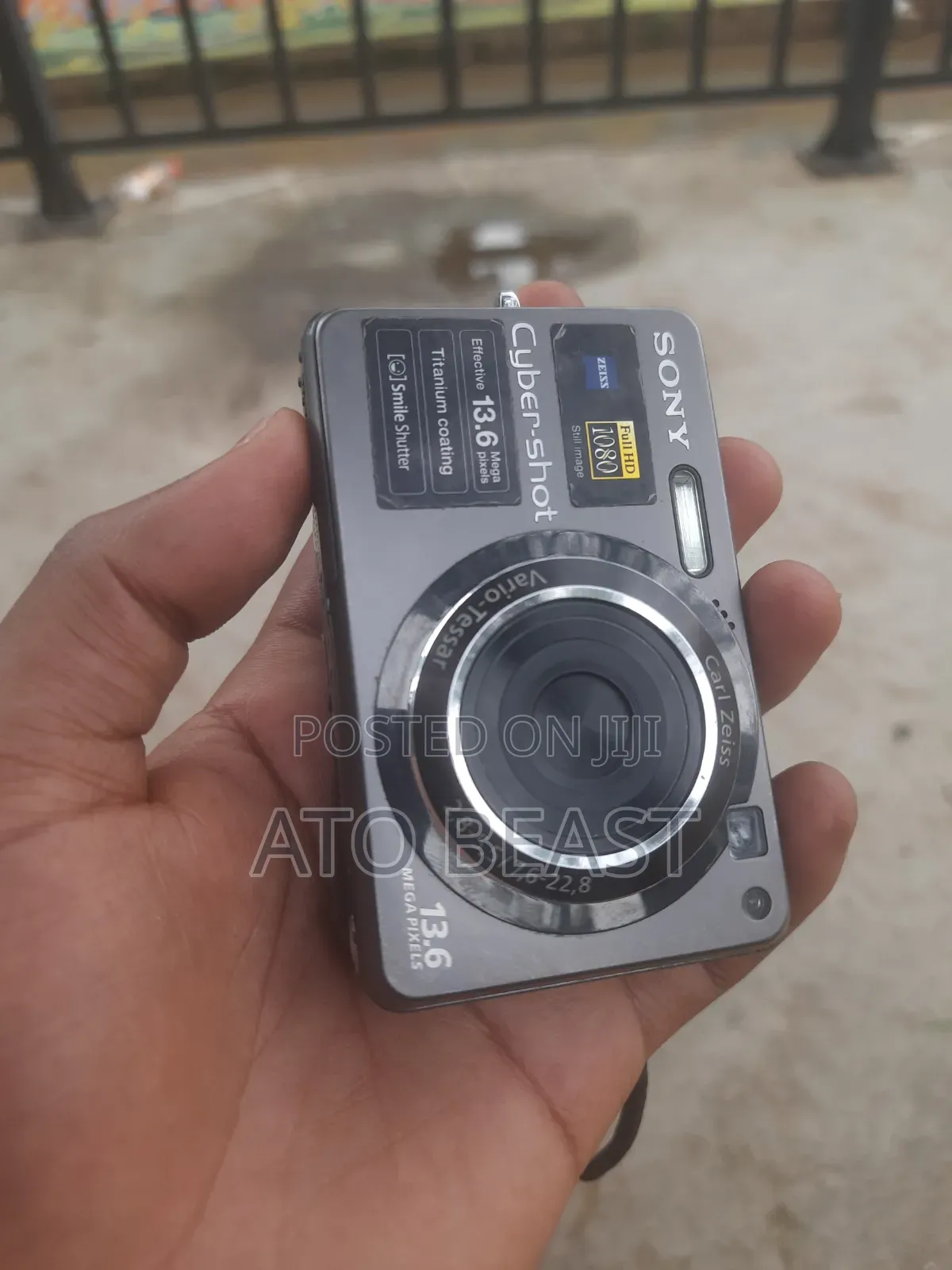 Sony Cyber-Shot DSC-W300, a Compact 13.6-Megapixel