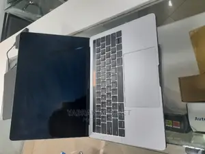 New Laptop Apple MacBook Pro 2019 8GB Intel Core I5 SSD 256GB