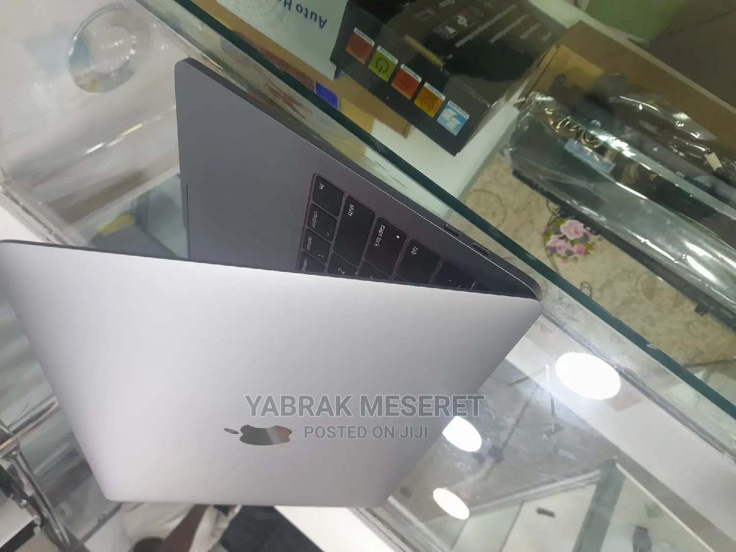 New Laptop Apple MacBook Pro 2019 8GB Intel Core I5 SSD 256GB