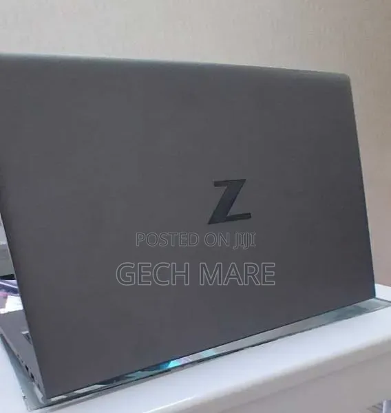 New Laptop HP ZBook Firefly G9 16GB Intel Core i7 SSD 512GB