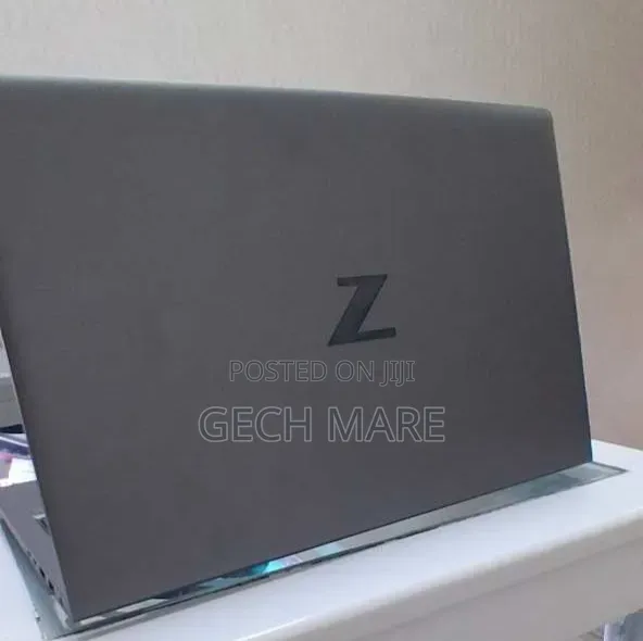 New Laptop HP ZBook Firefly G9 16GB Intel Core i7 SSD 512GB