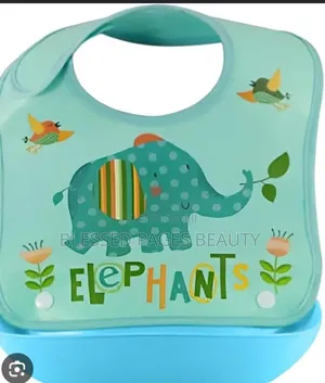Waterproof 2-in-1 Baby Feeding Bib Comes With a Food Catcher