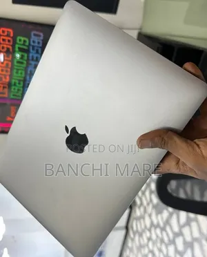 New Laptop Apple MacBook 8GB Intel Core i3 SSD 256GB