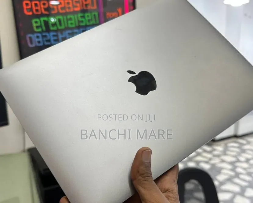 New Laptop Apple MacBook 8GB Intel Core i3 SSD 256GB