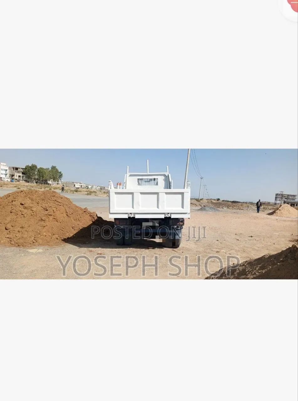 Isuzu NPR Truck
