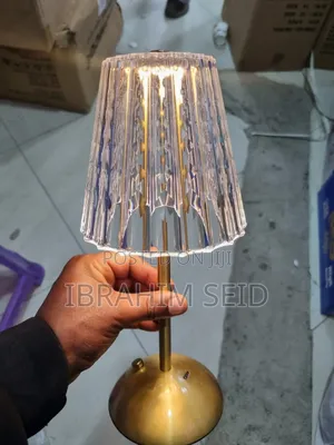 ዘመናዊና ማራኪ የጠረጴዛ መብራት (Modern Crystal Table Lamp)!