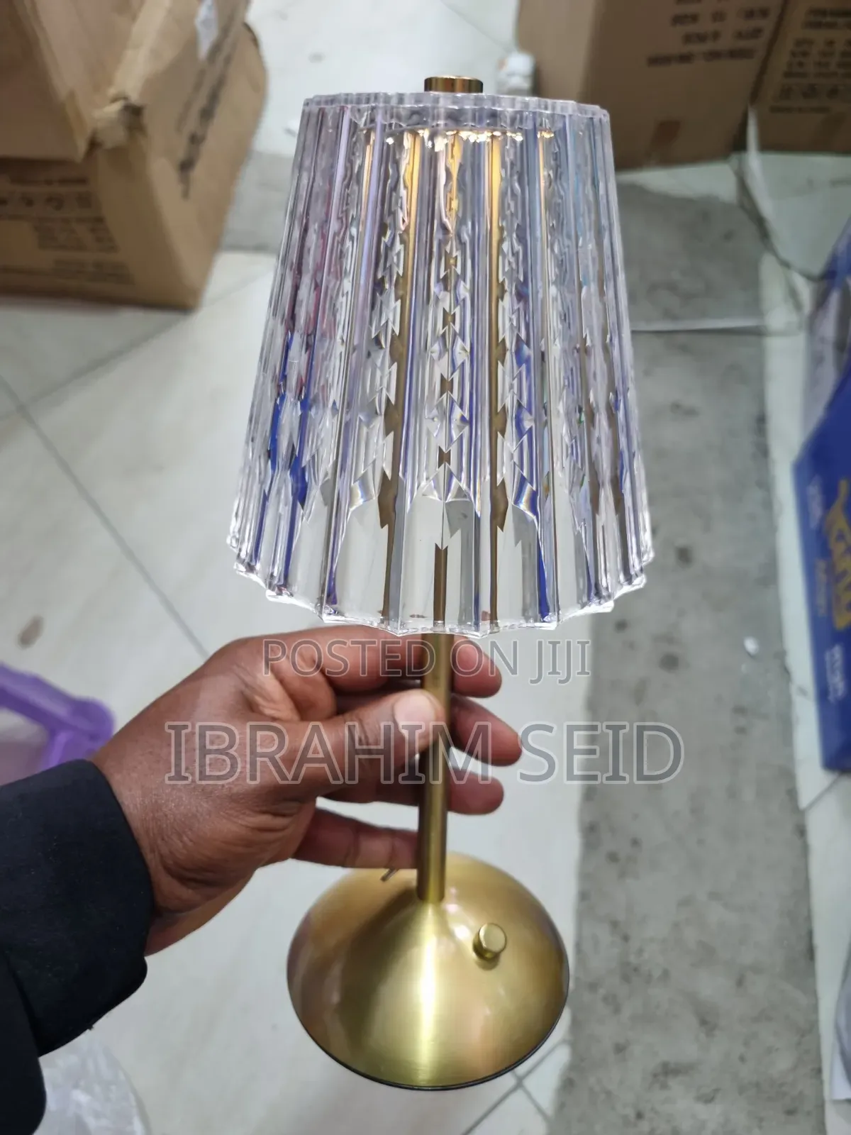 ዘመናዊና ማራኪ የጠረጴዛ መብራት (Modern Crystal Table Lamp)!