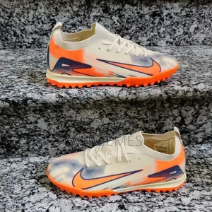Football Boots (ታኬታ)