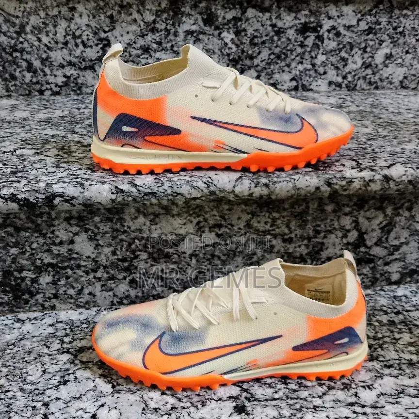 Football Boots (ታኬታ)