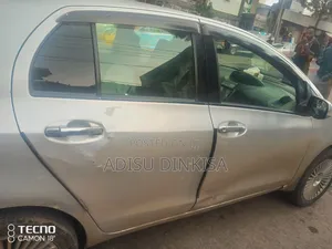 Toyota Yaris 2010 Silver