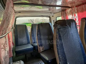 Toyota HiAce 2004 Blue