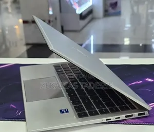 New Laptop HP EliteBook 1040 G8 16GB Intel Core i7 SSD 512GB