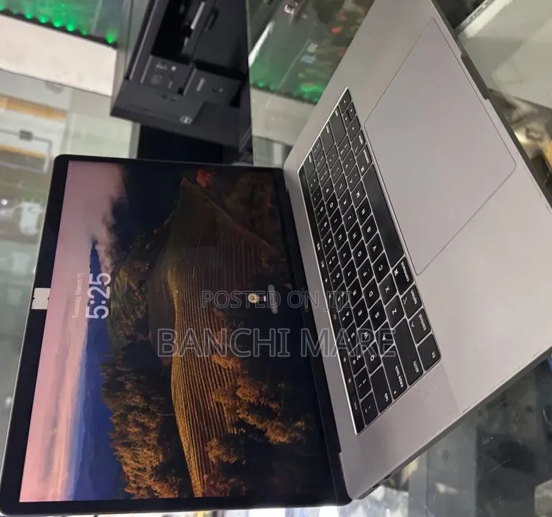 New Laptop Apple MacBook Pro 2019 16GB Intel Core i5 SSD 512GB