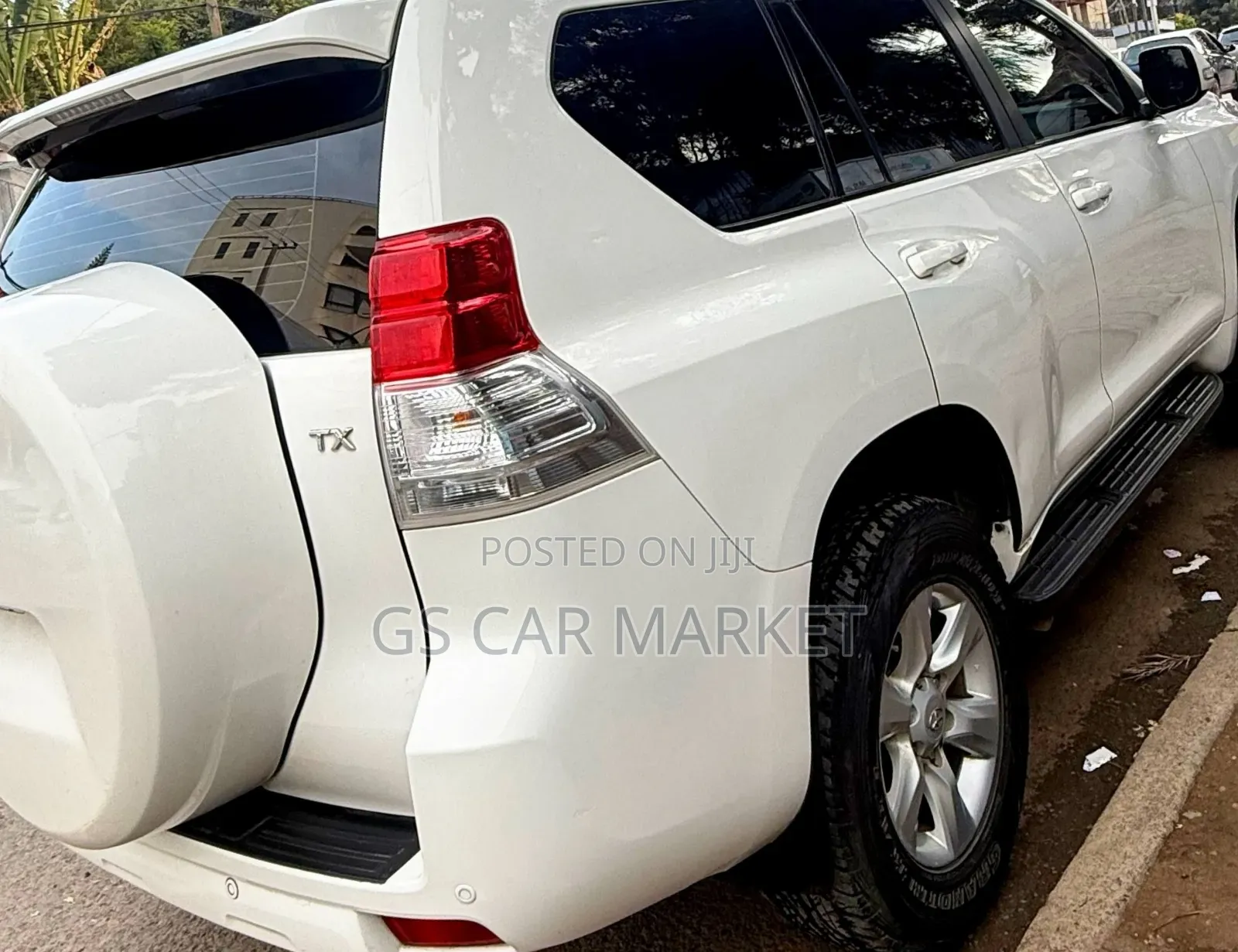 Toyota Land Cruiser Prado 2011 Ivory