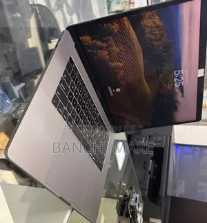 New Laptop Apple MacBook Pro 2019 16GB Intel Core i5 SSD 512GB