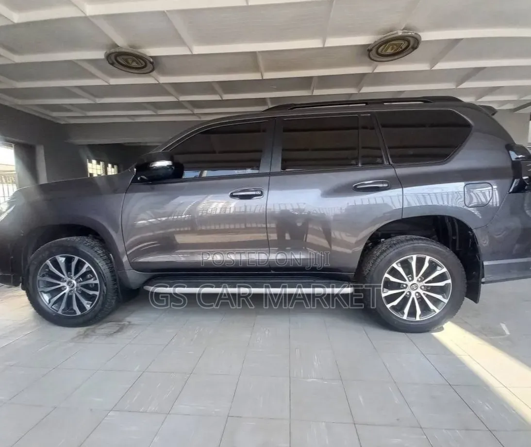 Toyota Land Cruiser Prado 2023 Gray