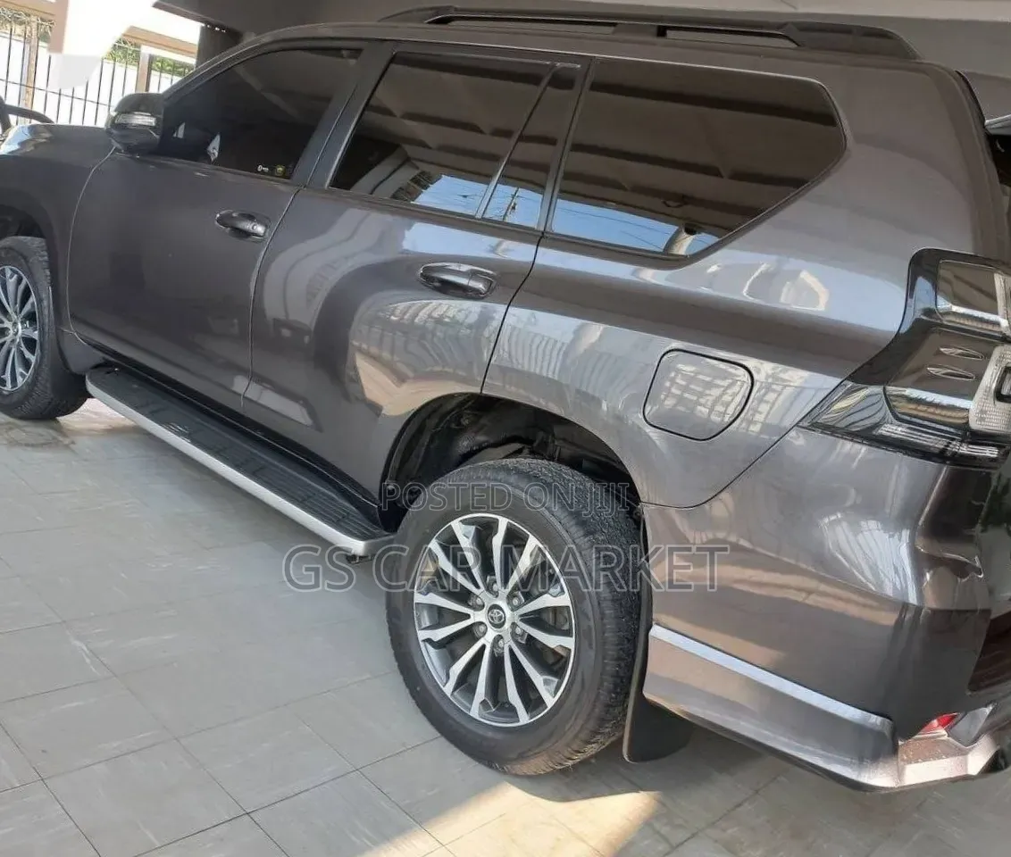 Toyota Land Cruiser Prado 2023 Gray