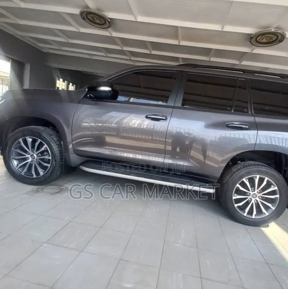 Toyota Land Cruiser Prado 2023 Gray