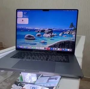 New Laptop Apple MacBook 32GB SSD 1T