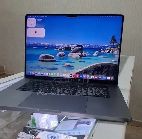 New Laptop Apple MacBook 32GB SSD 1T