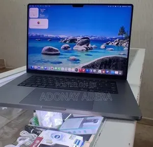 New Laptop Apple MacBook 32GB SSD 1T