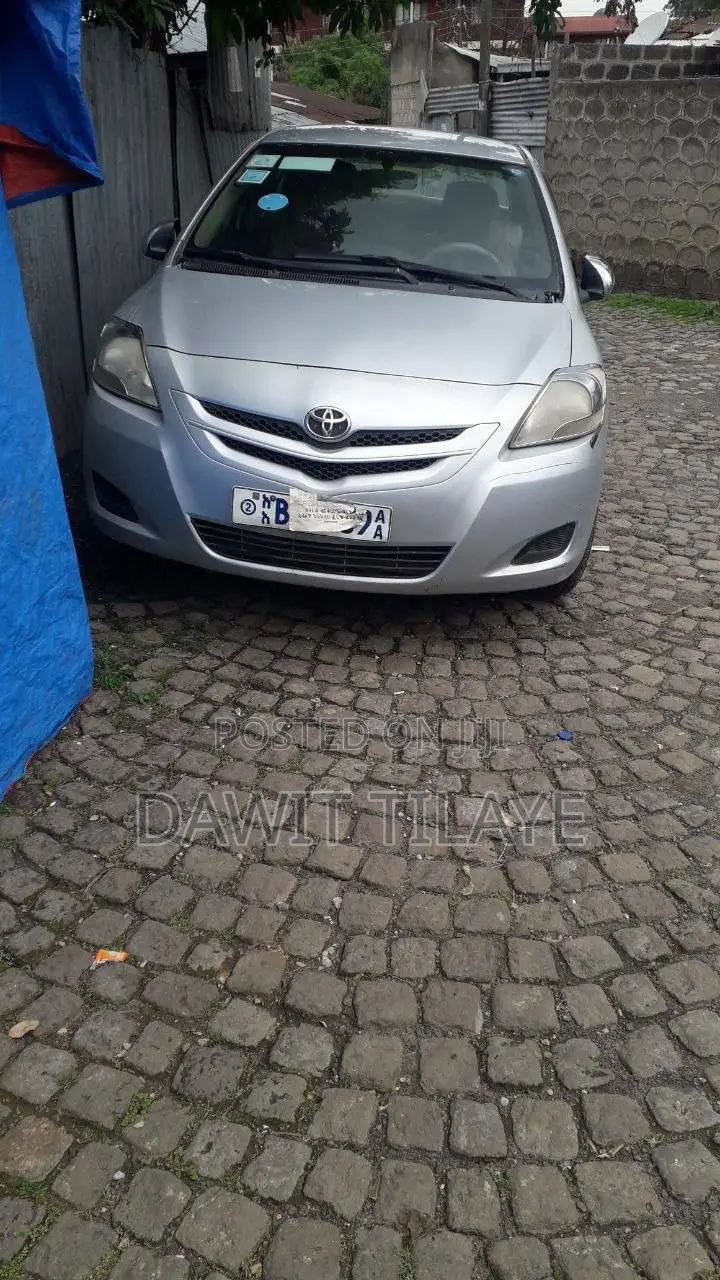 Toyota Yaris 2010 Silver