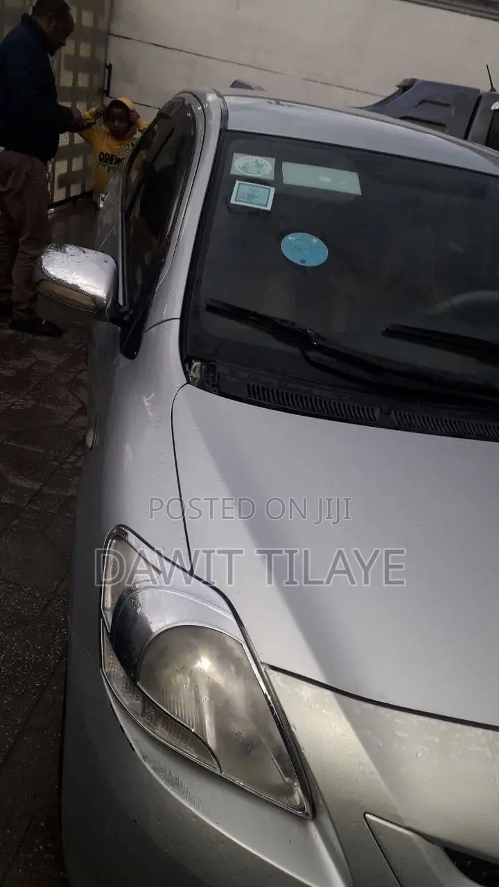 Toyota Yaris 2010 Silver